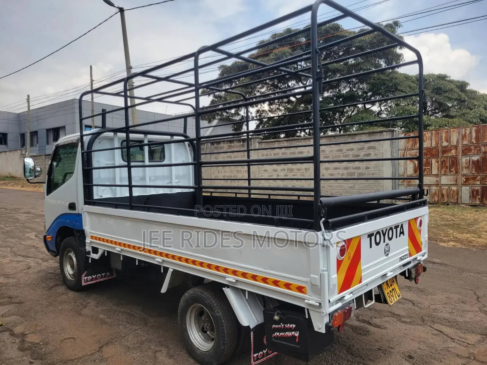 Toyota Dyna 2014 White
