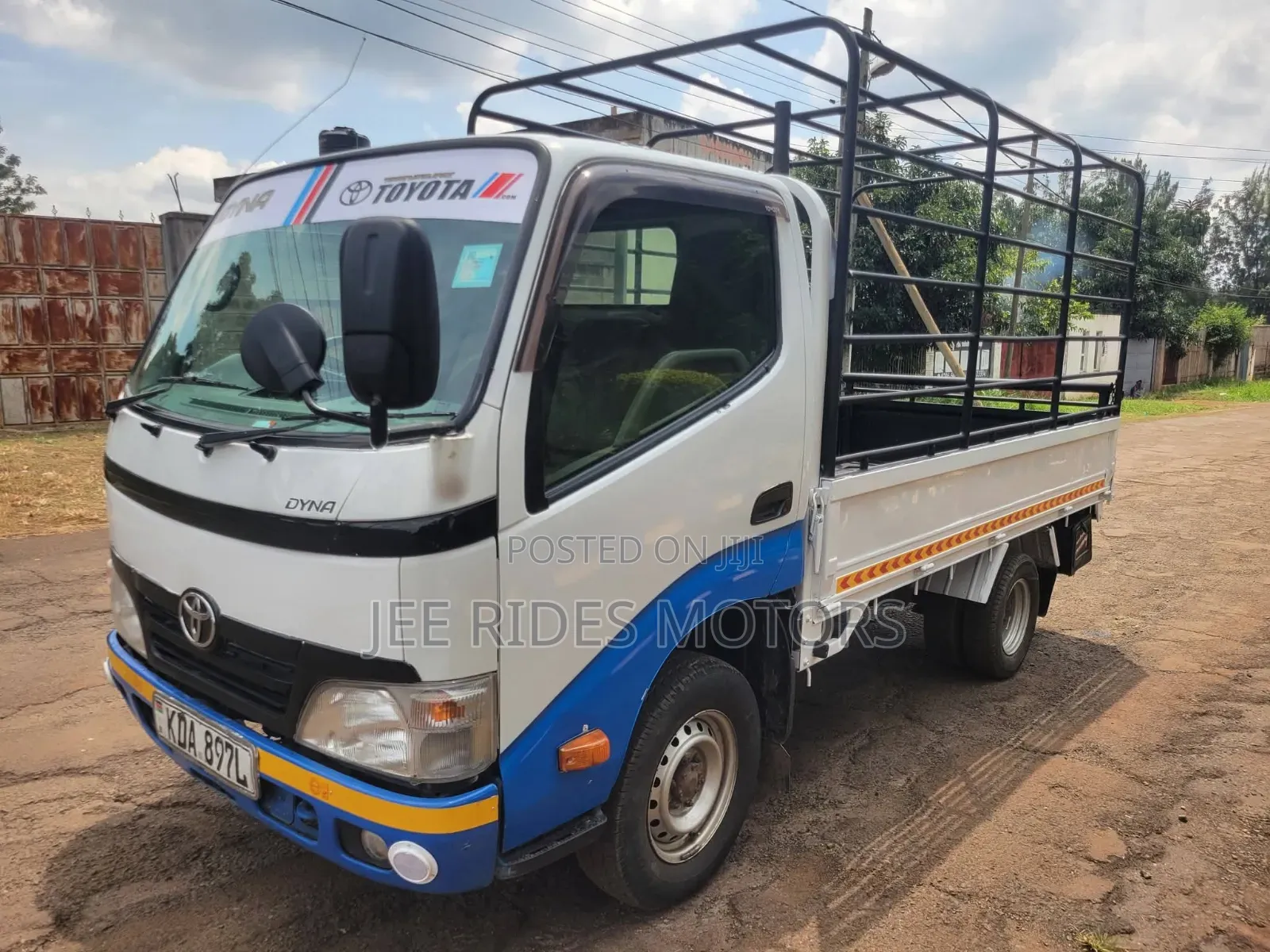 Toyota Dyna 2014 White