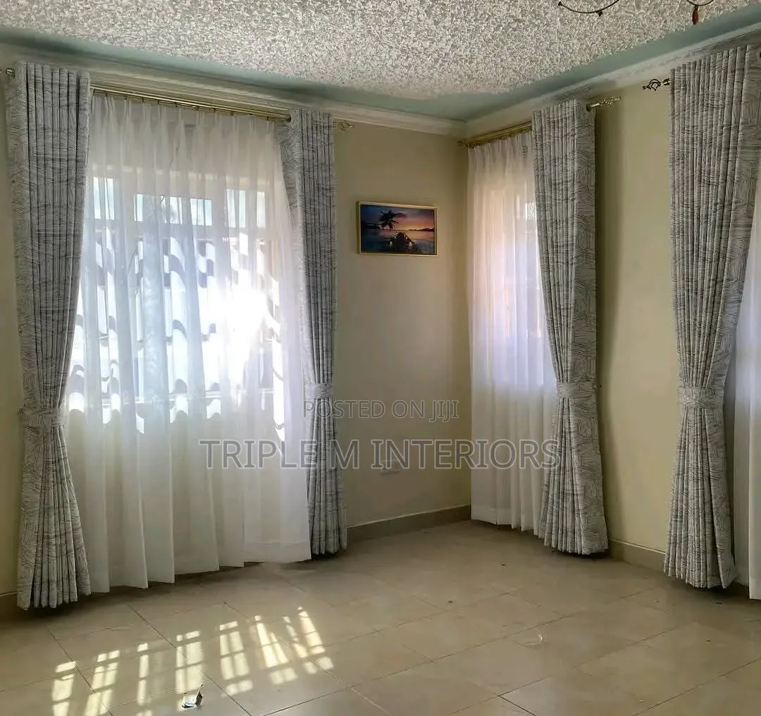 Simple Ways to Upgrade Your Living Room With Bright Curtains