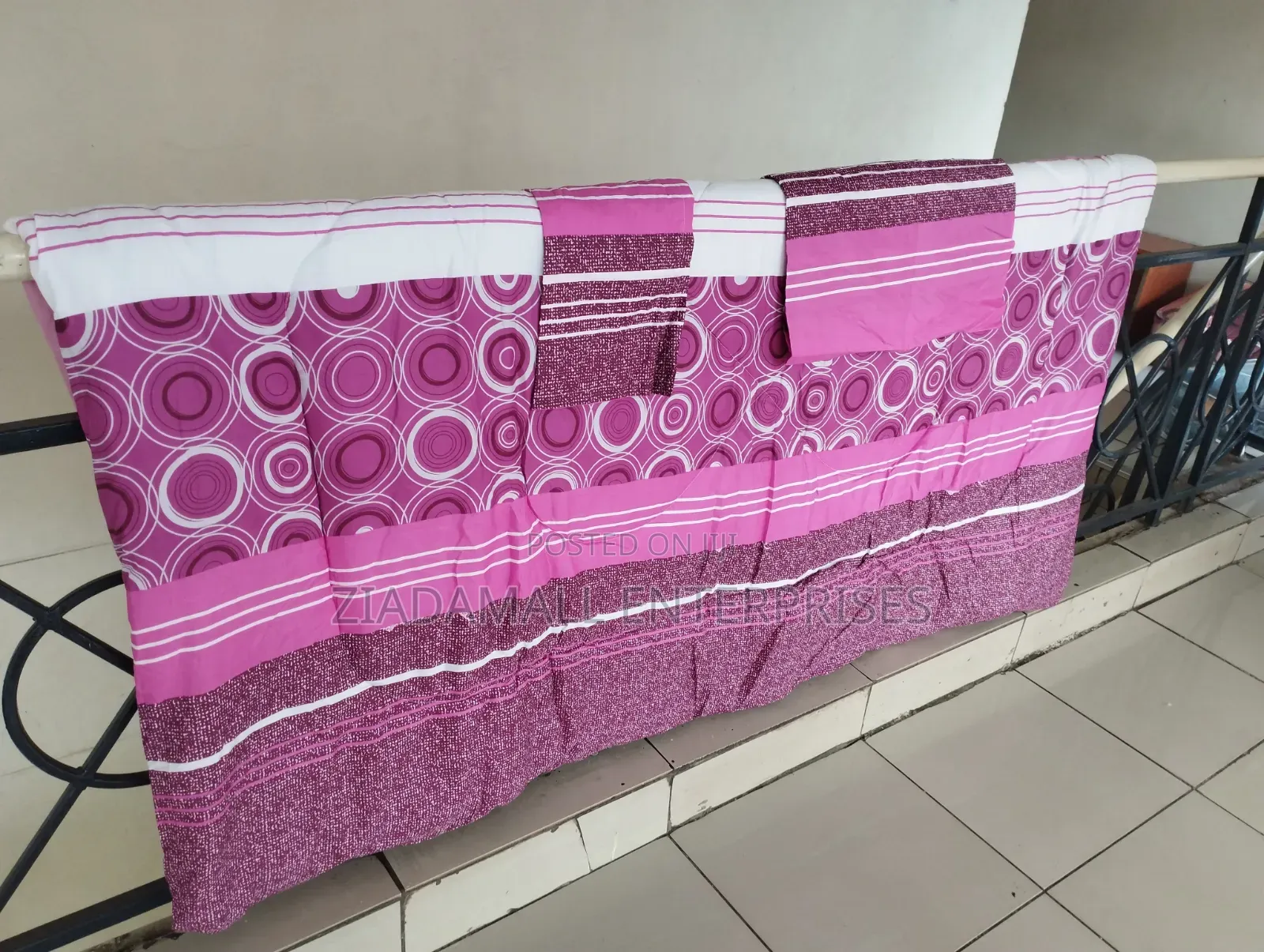 Unbinded Duvet Size 5*6 With Free Pillow Case and 1 Bedsheet