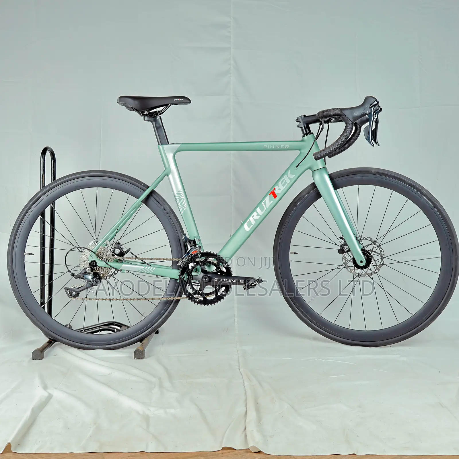 Cruztek 700c Pinner Carbon Road Bike – Light Green Premium Build