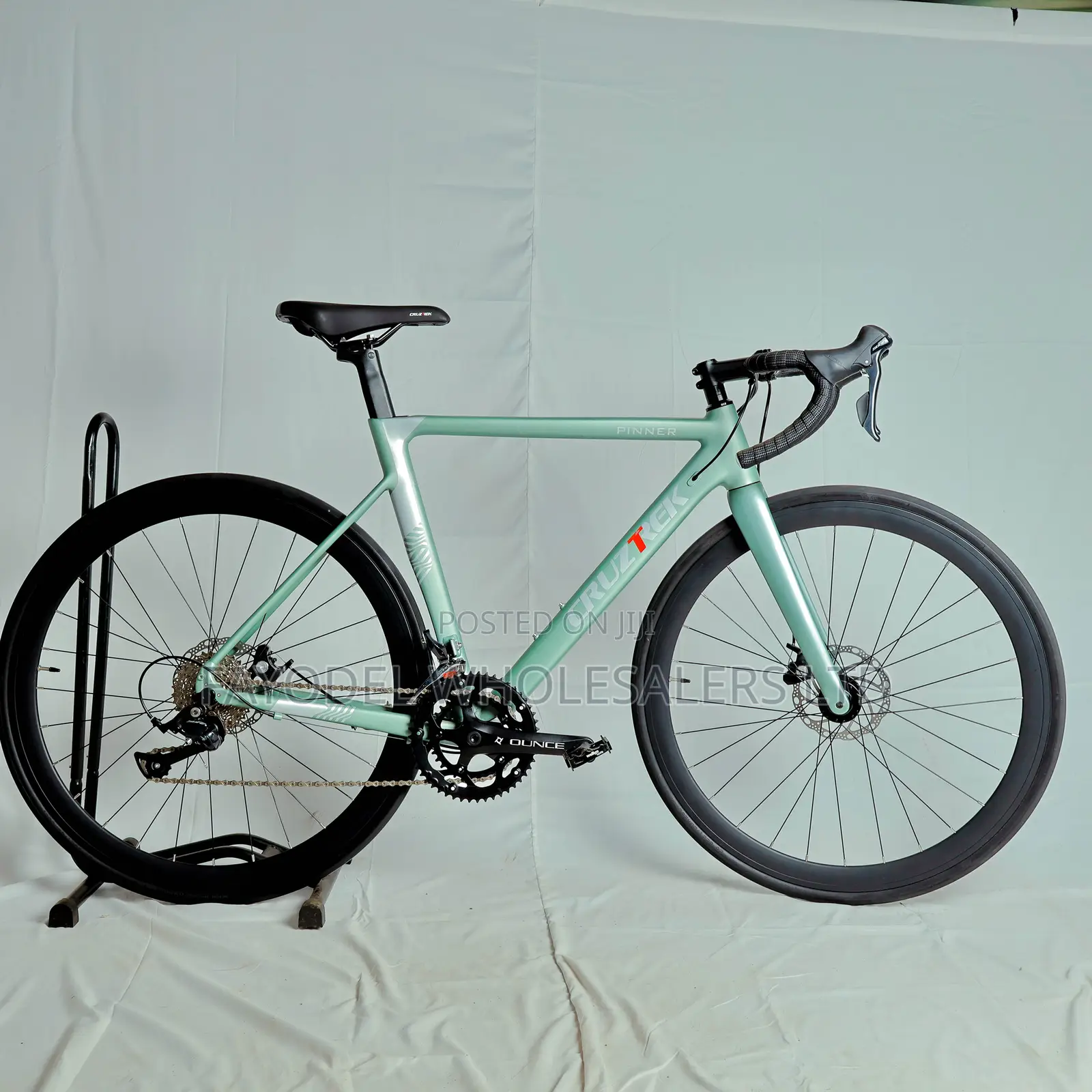 Cruztek 700 Pinner Carbon Bike – Light Green, Fast Lightweight