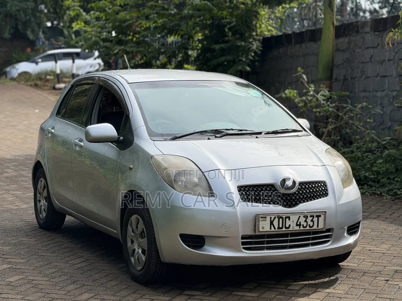 Toyota Vitz 2005 Silver