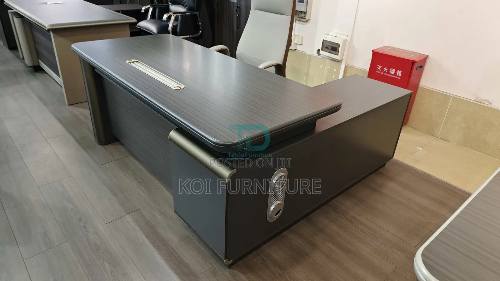 Office Desk; 1.8 Meters Executive Modern Style Desk