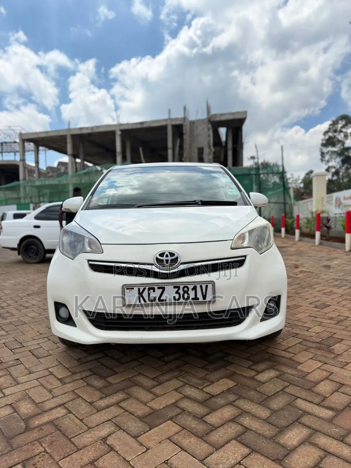 Toyota Ractis 1.3 FWD 2013 White