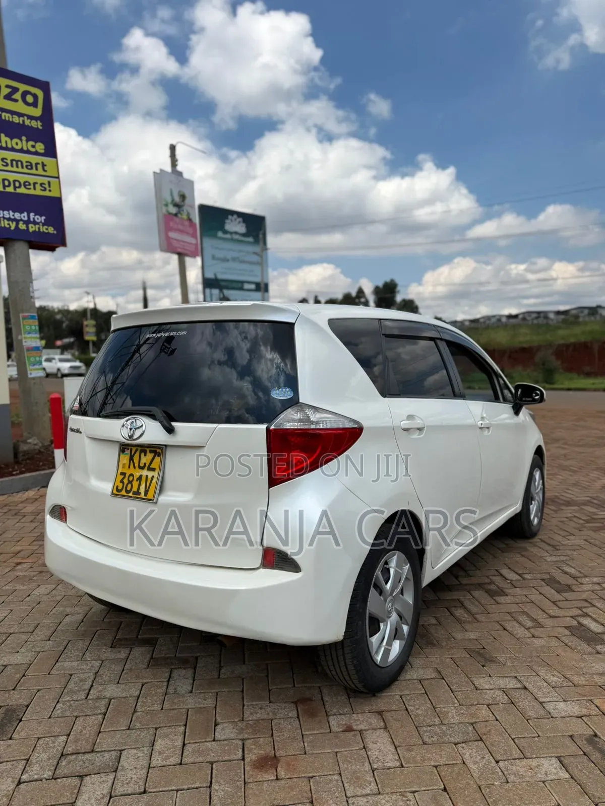 Toyota Ractis 1.3 FWD 2013 White