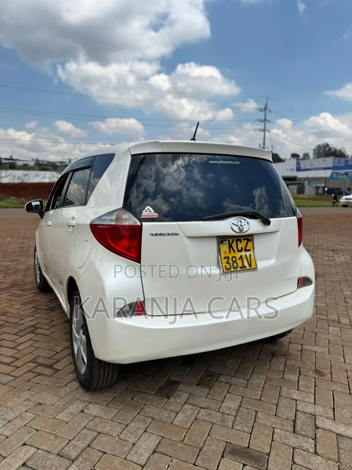 Toyota Ractis 1.3 FWD 2013 White