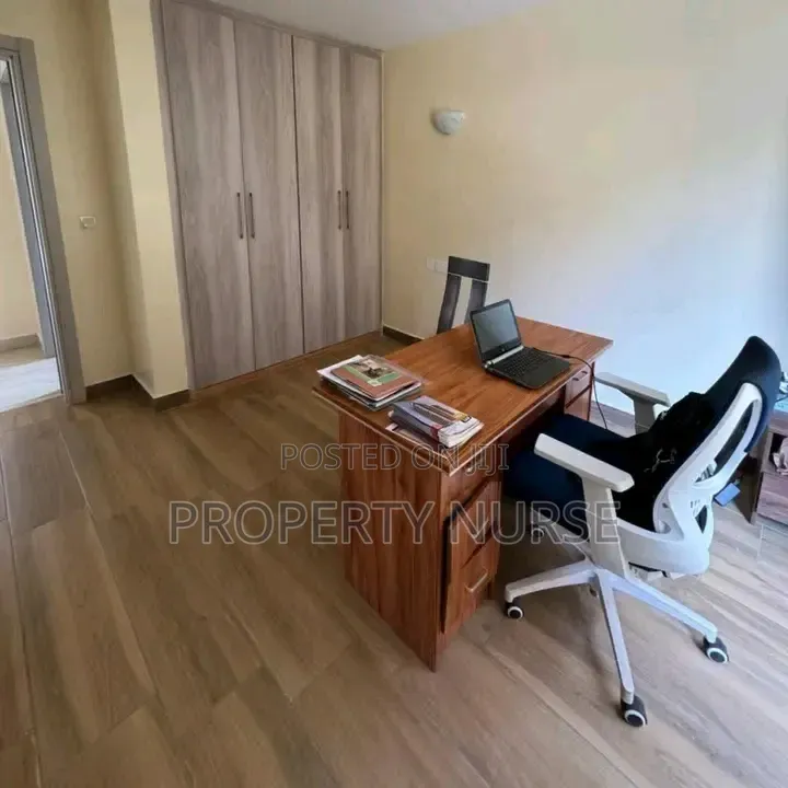 4bdrm Mansion in Gateway Mall Area for sale