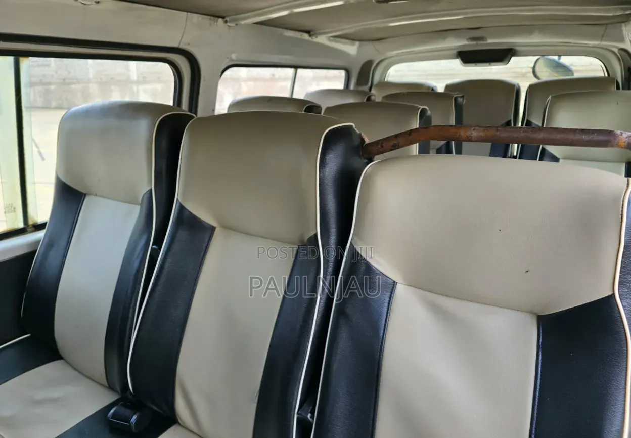 Nissan Caravan (Urvan) 2010 Yellow