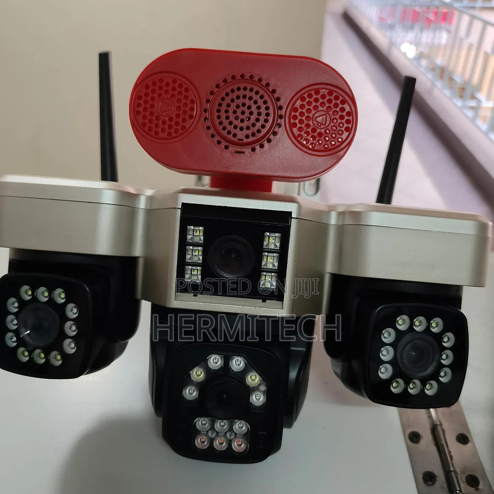 Aov Smart Security CCTV 4g Dual Panels for Home Security Use