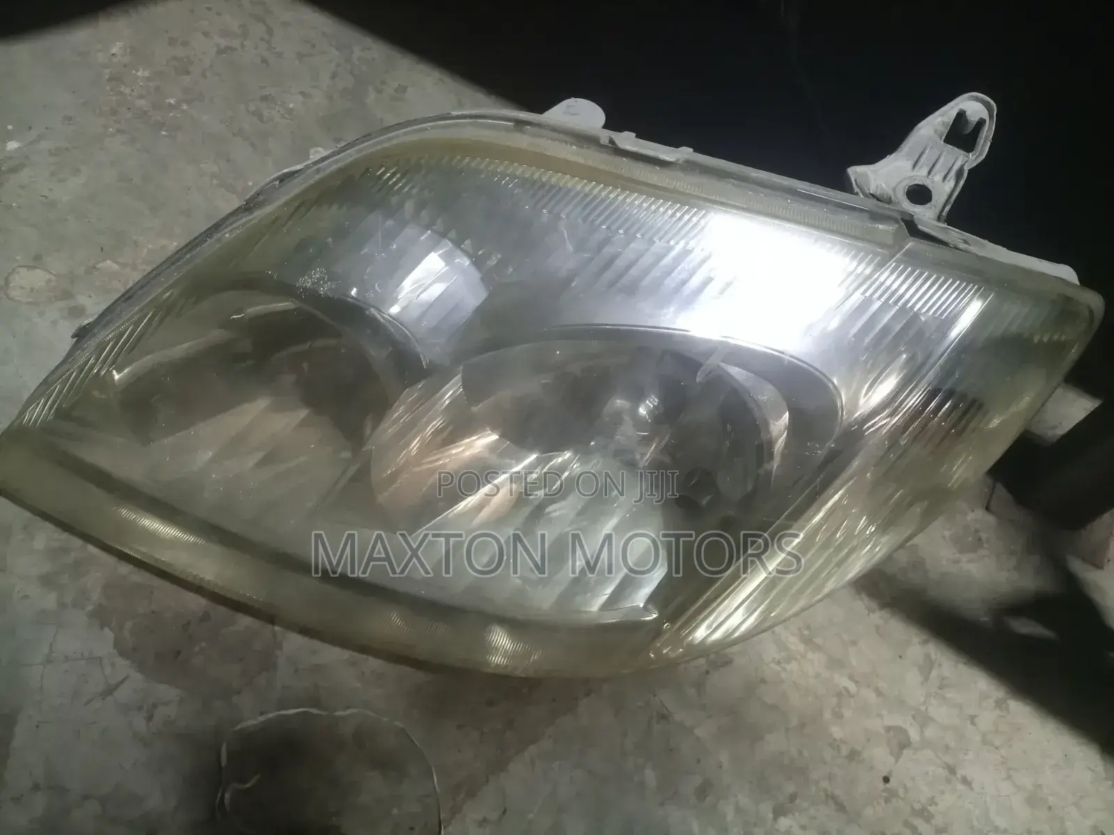 Headlight Nze 2003 (M Shape)