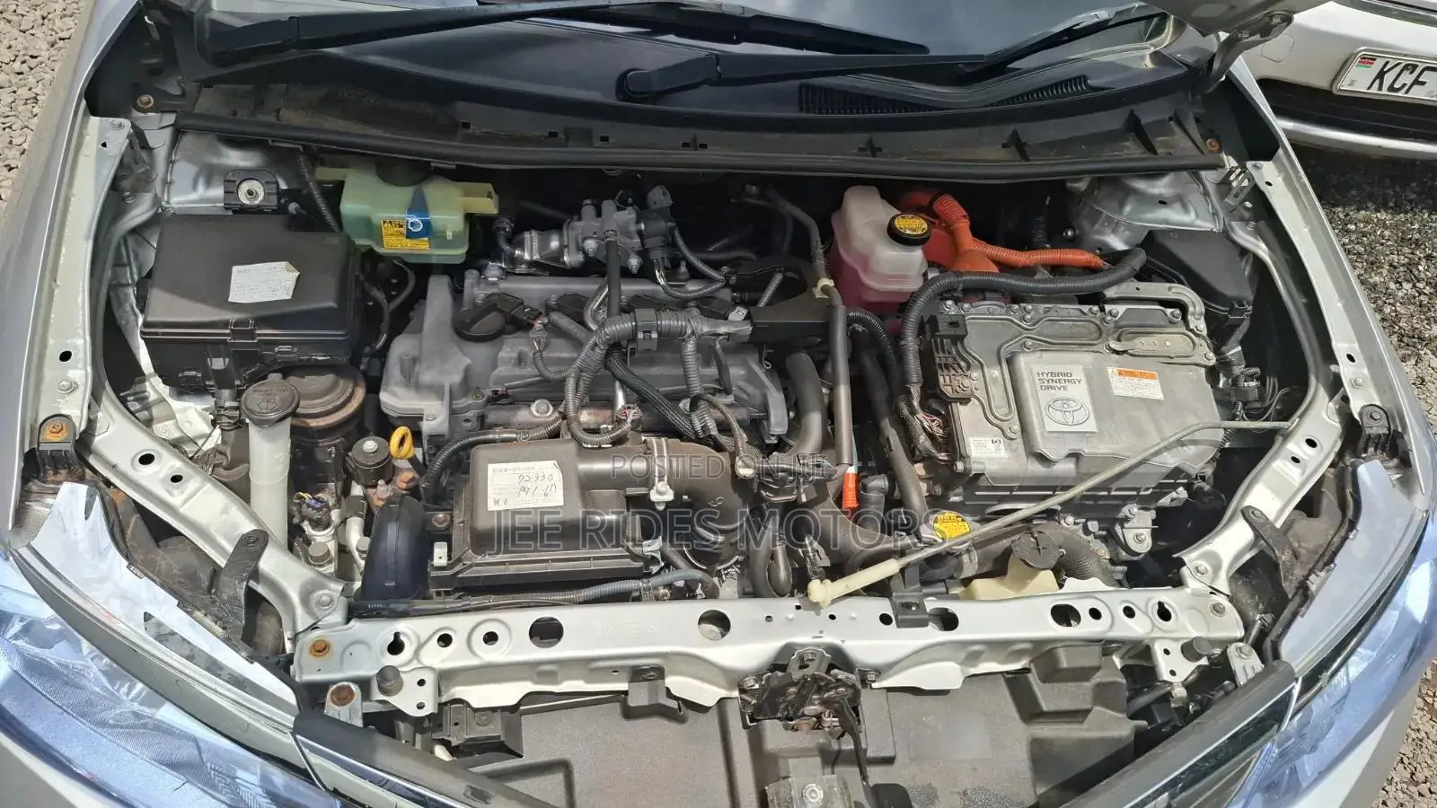 Toyota Corolla Fielder 1.5 Hybrid FWD 2015 Silver