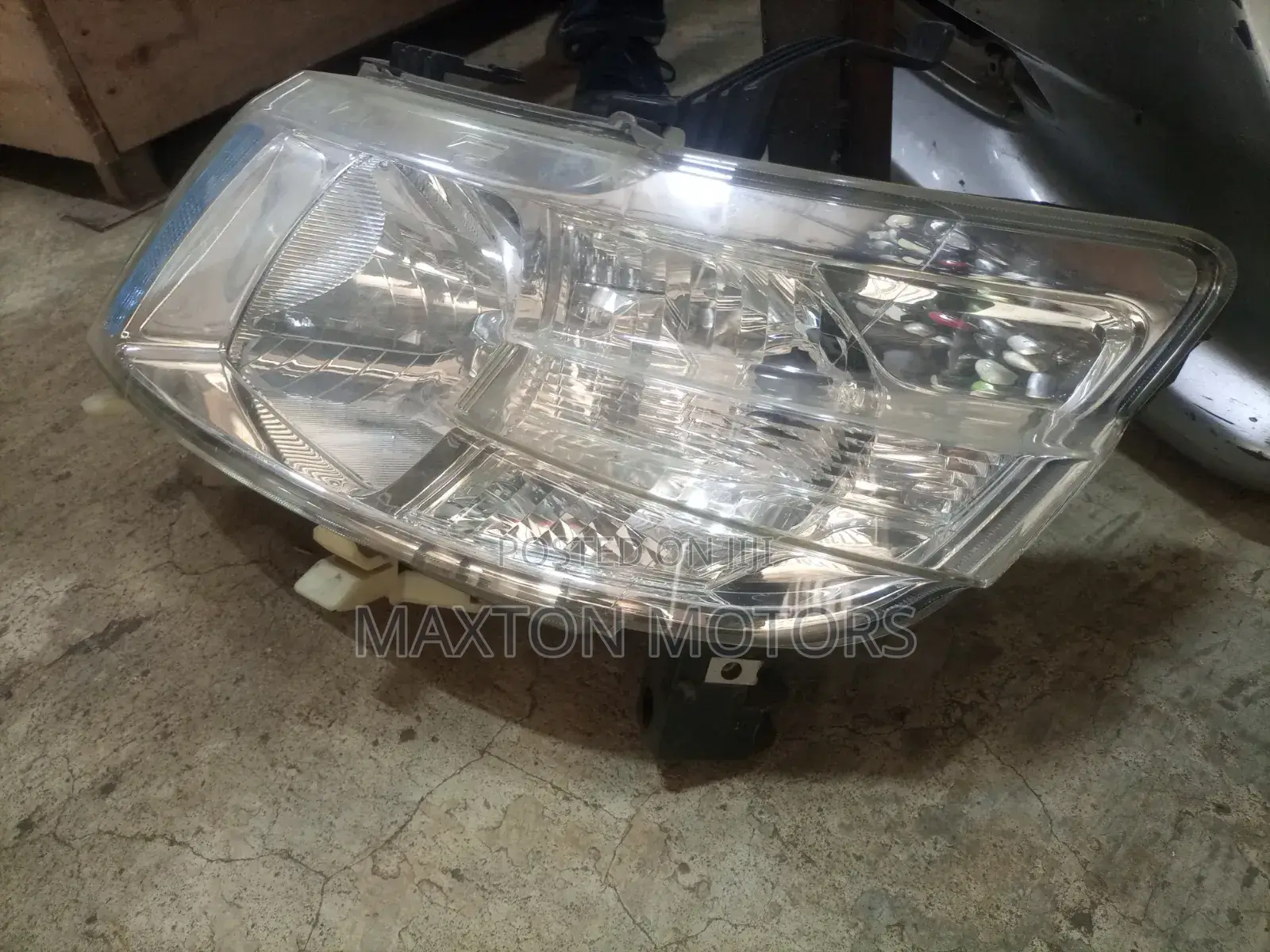 Headlight Nissan Serena C25 2005 Non Xenon