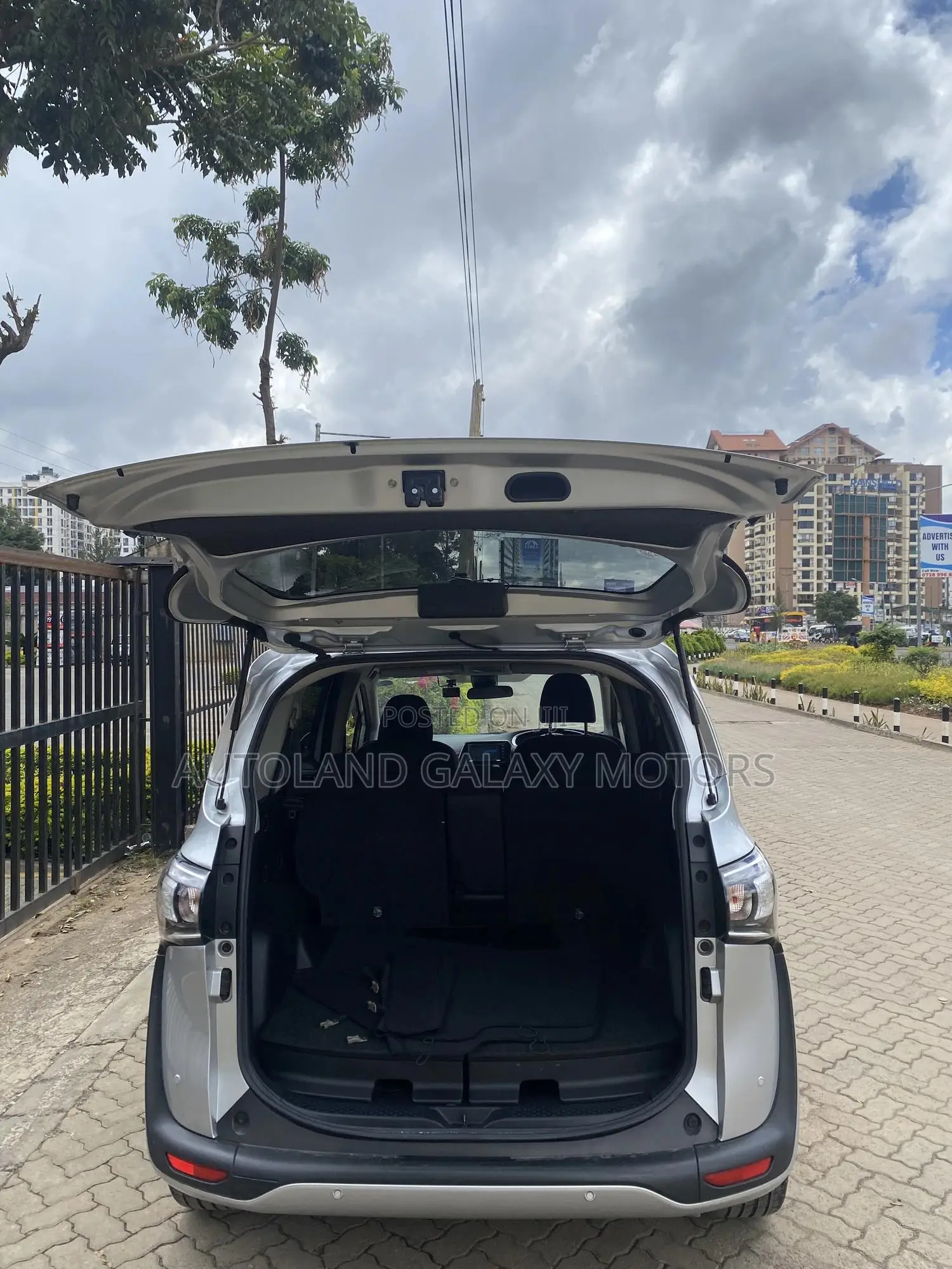 Toyota Sienta 1.5 Hybrid FWD 2020 Silver