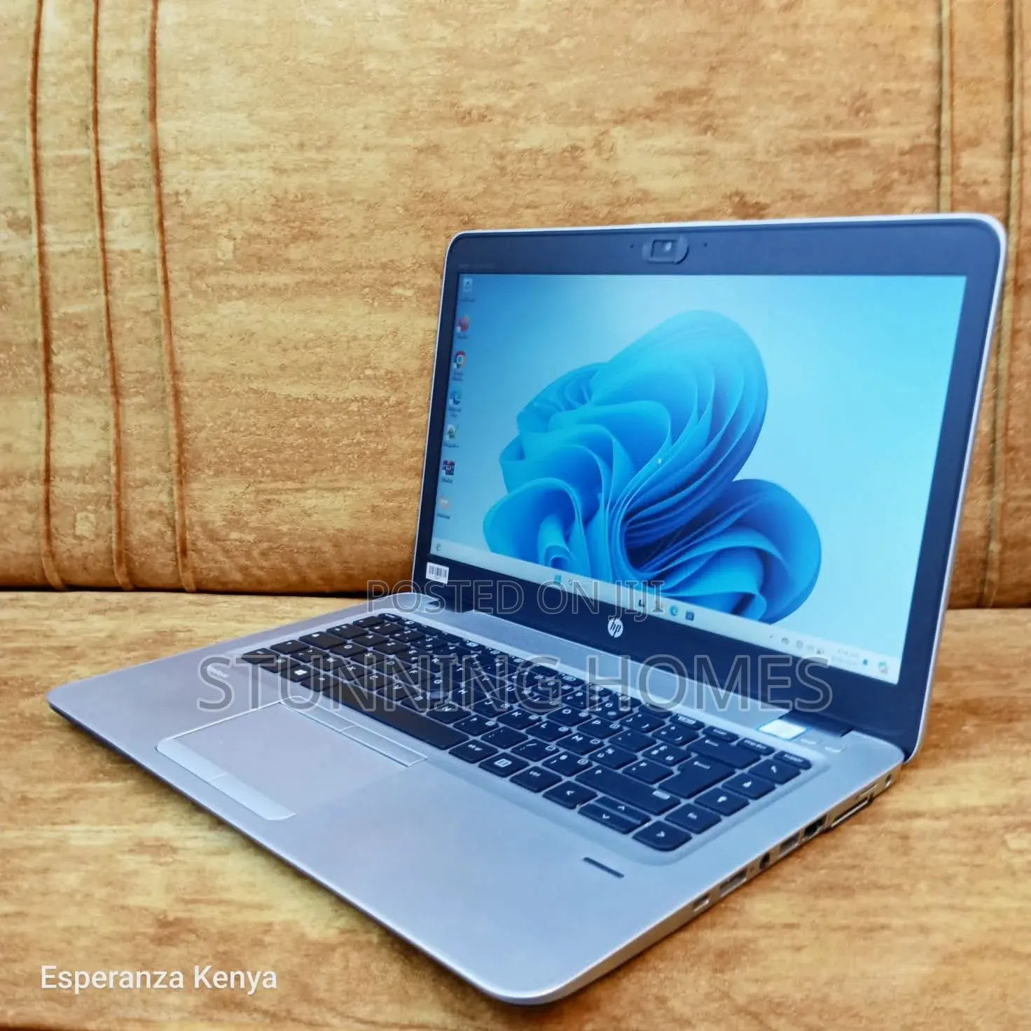 Laptop HP 14-ep0063 4GB Intel Core i3 HDD 320GB