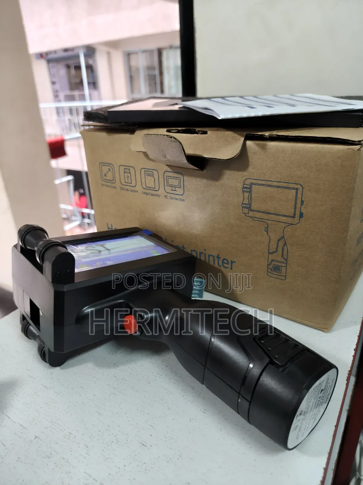 Fast Drying Handheld Inkjet Printer Permanent Clear Printing Machine