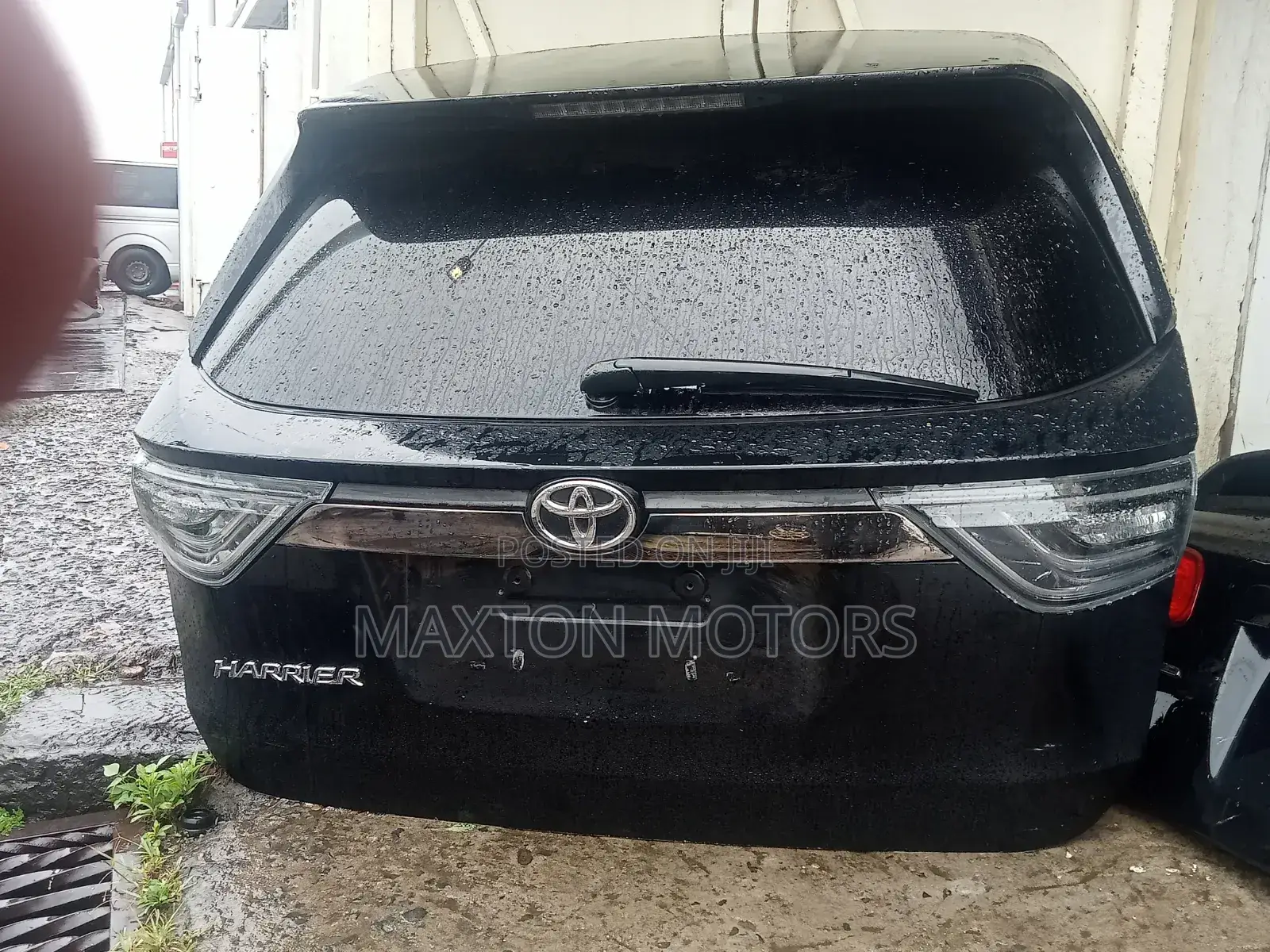 Tailgate Harrier Zsu60 Automatic ( Clear Lights)