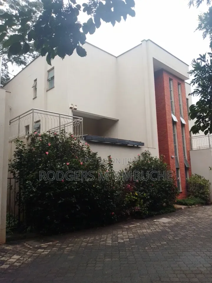 6bdrm Villa in Muthangari for sale