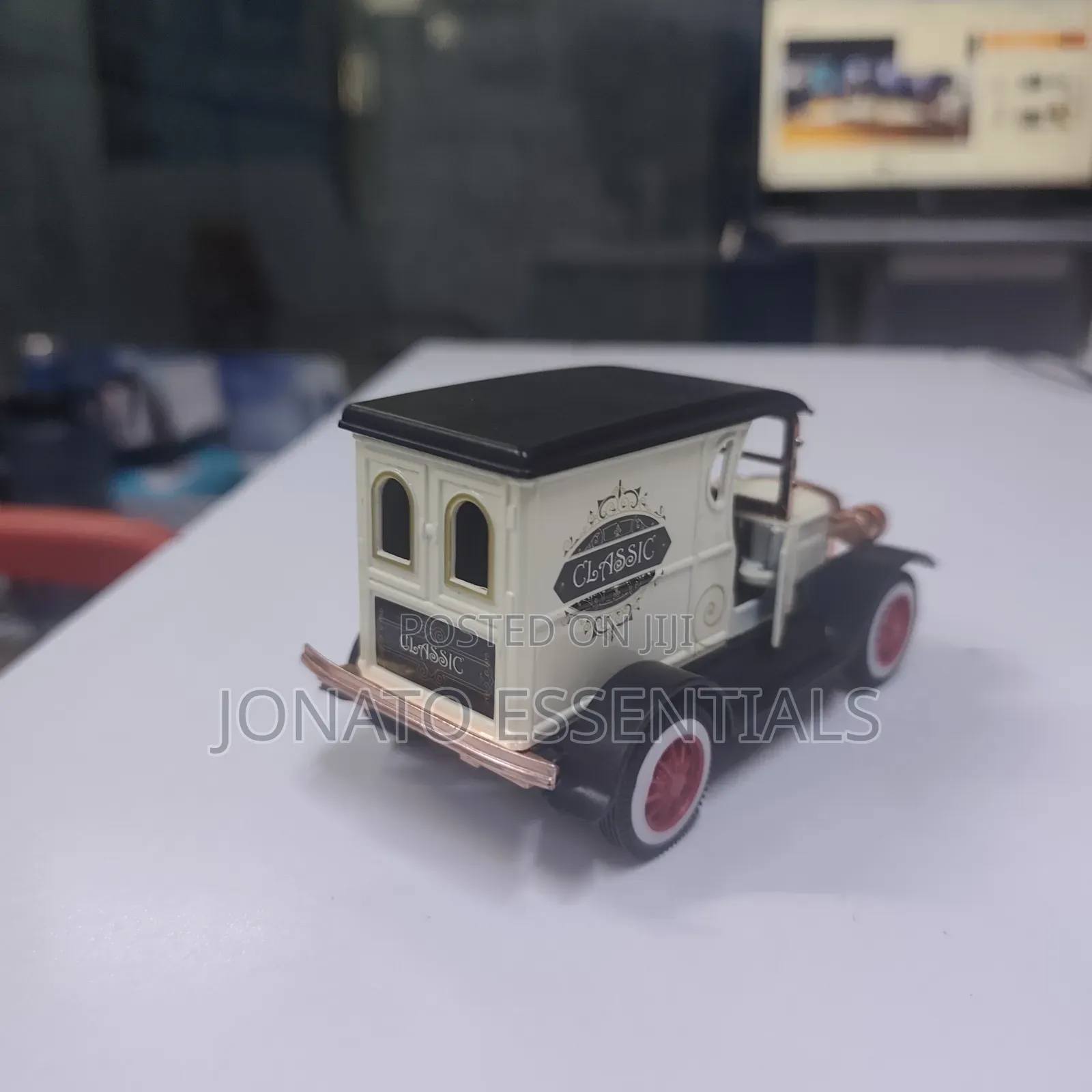 Vintage Die-Cast Classic Delivery Van Model Toy - Home Office Decor