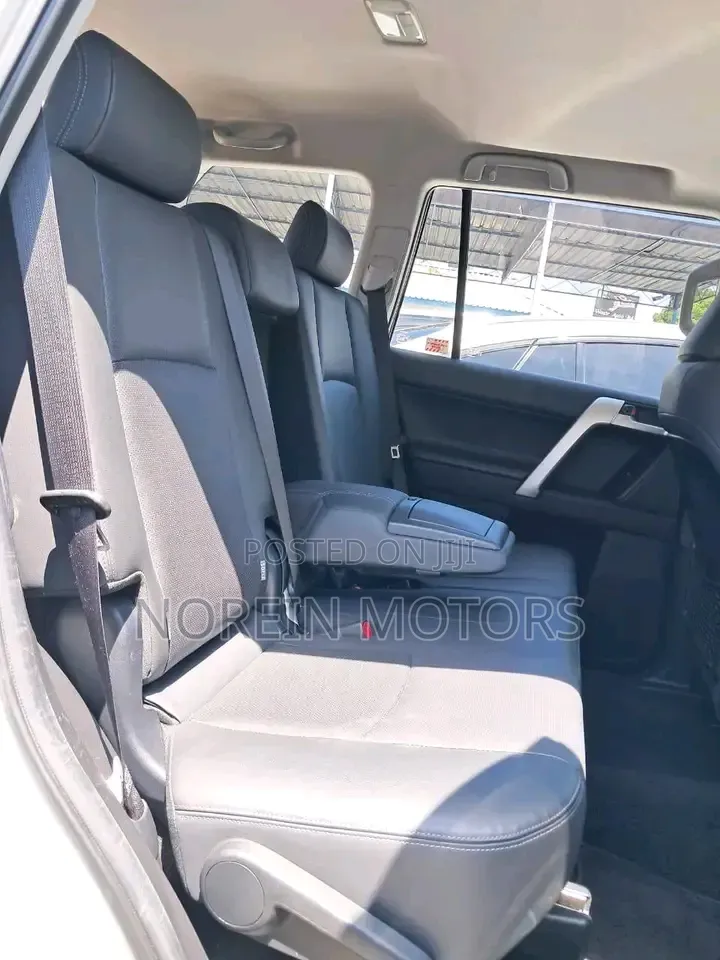 Toyota Land Cruiser Prado 2.8 2019 Silver