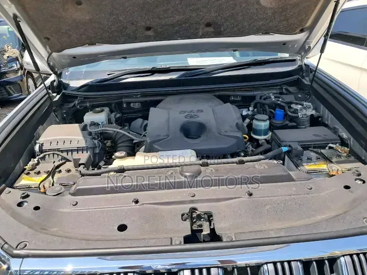 Toyota Land Cruiser Prado 2.8 2019 Silver