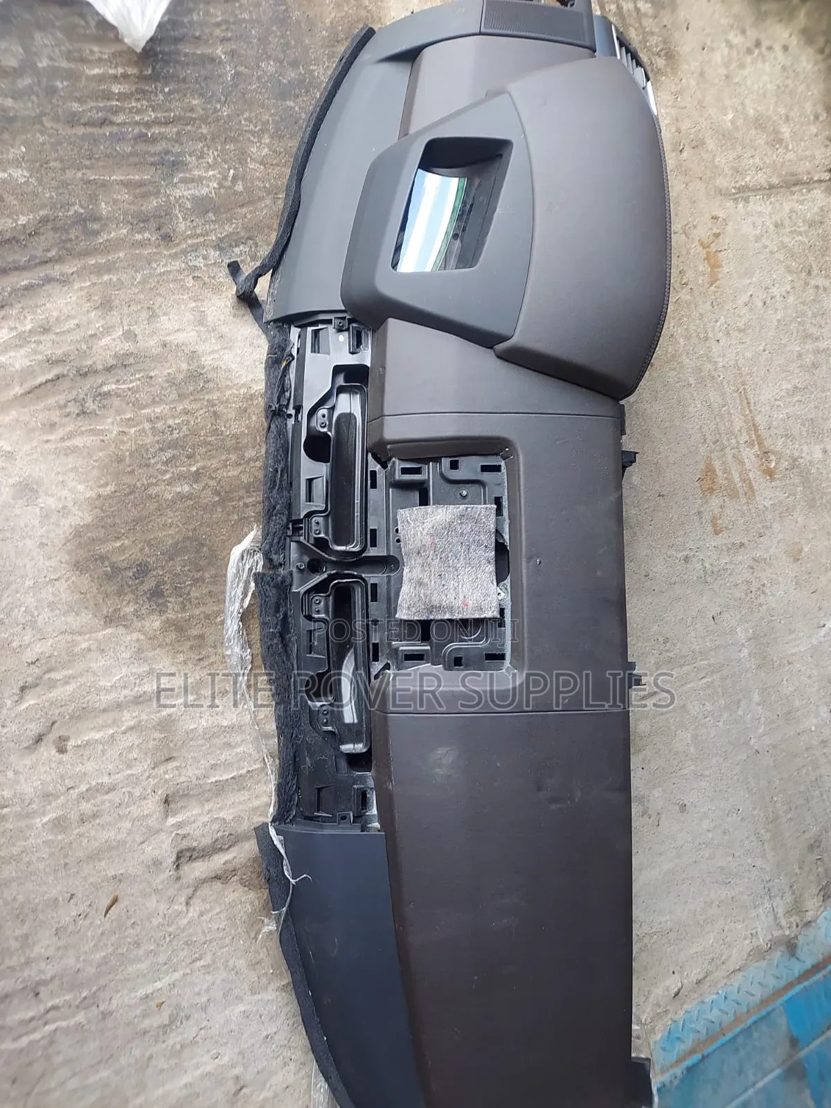 Range Rover Vogue 2018 Dashboard With Screen