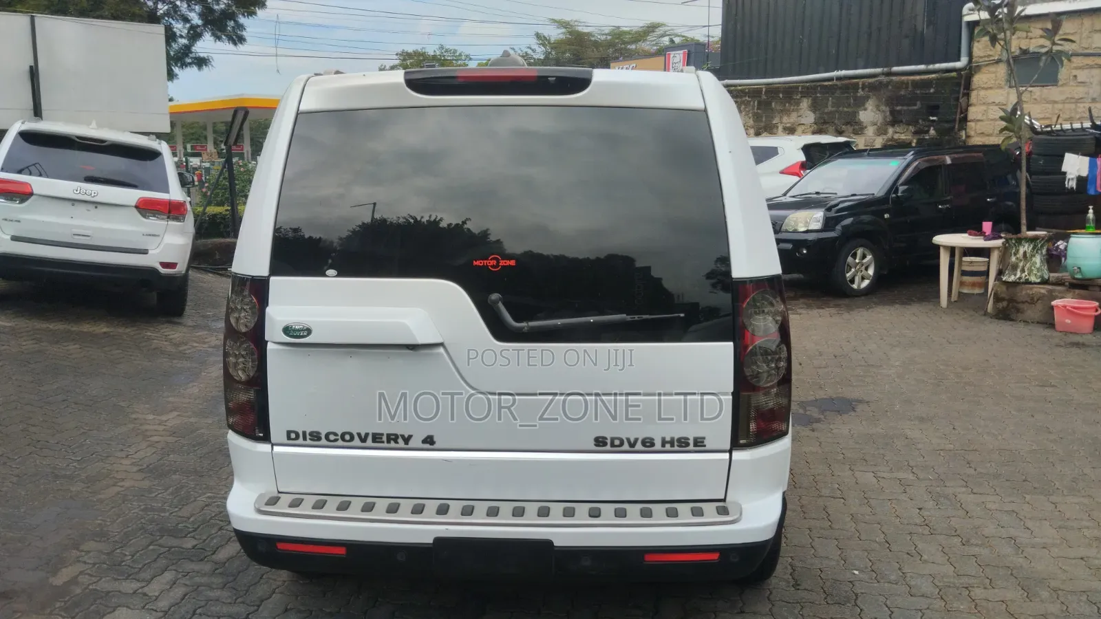 Land Rover Discovery 2013 White