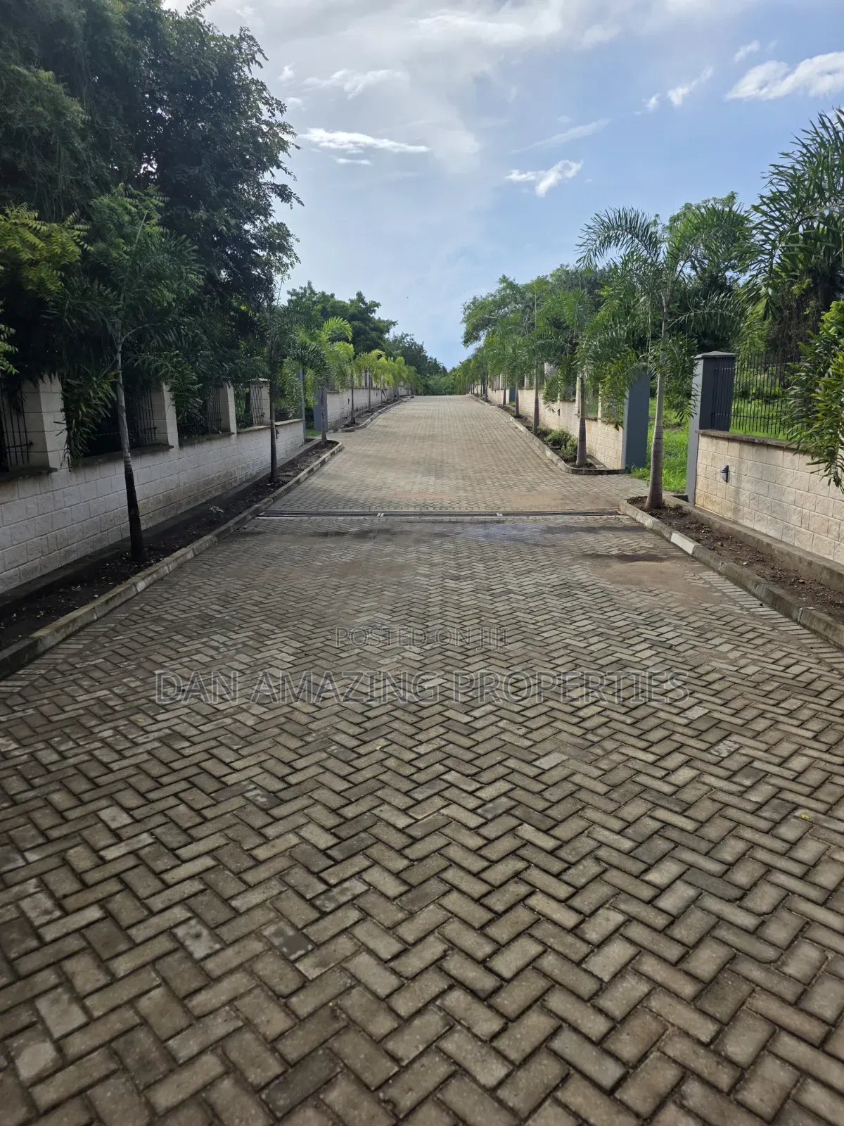 1/4 Acre Beachfront Plots Diani in a Gated Communiry for Sale