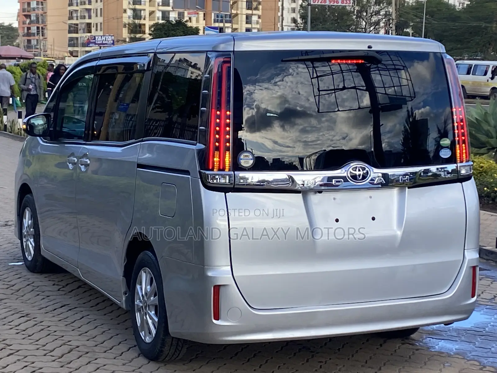 Toyota Noah 2018 Silver