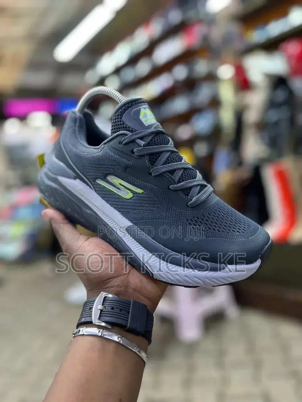 Sketchers Max Cushion Trail