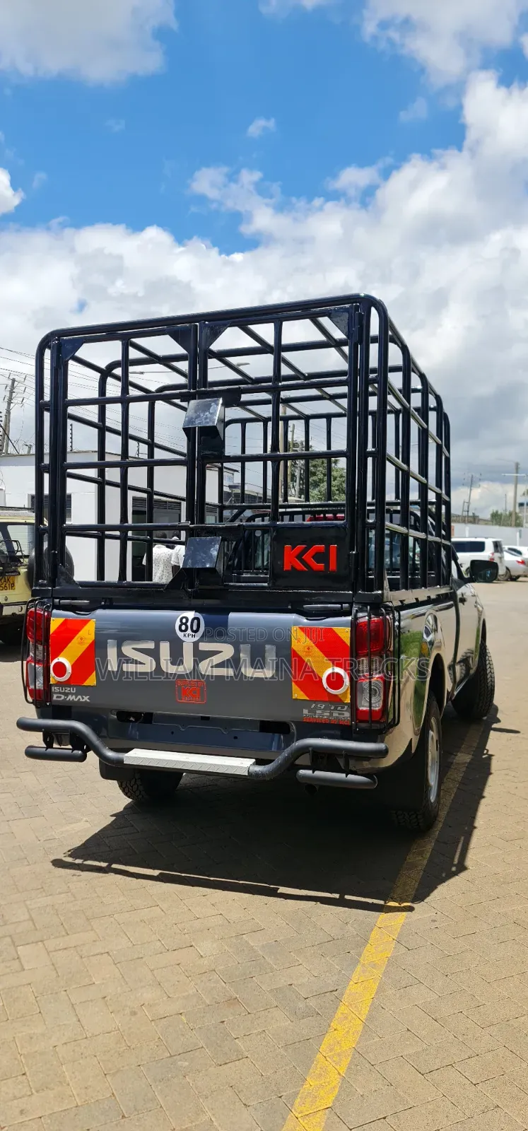 New Isuzu D-MAX 2026 Gray
