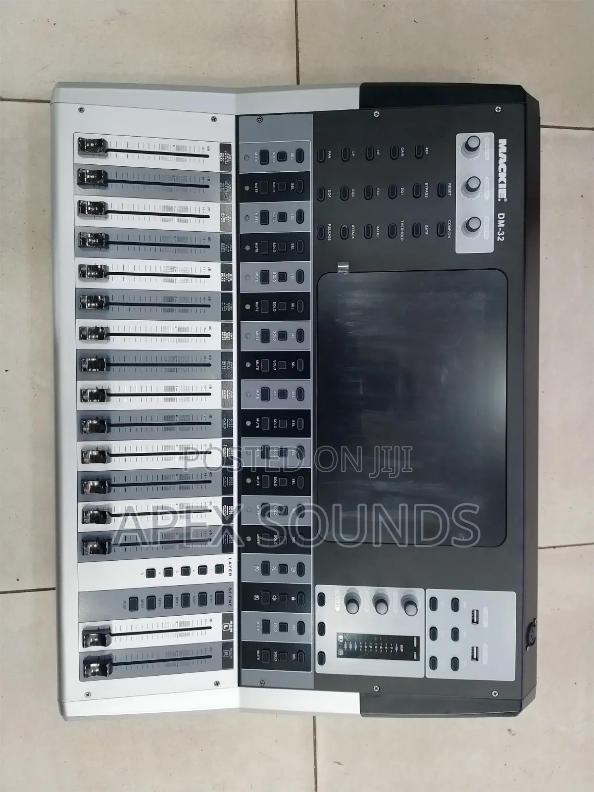 Mackie Dm-32 Digital Plain Mixer