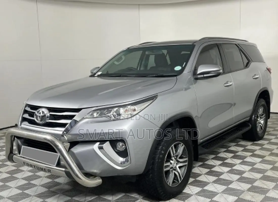 Toyota Fortuner 2019 Silver