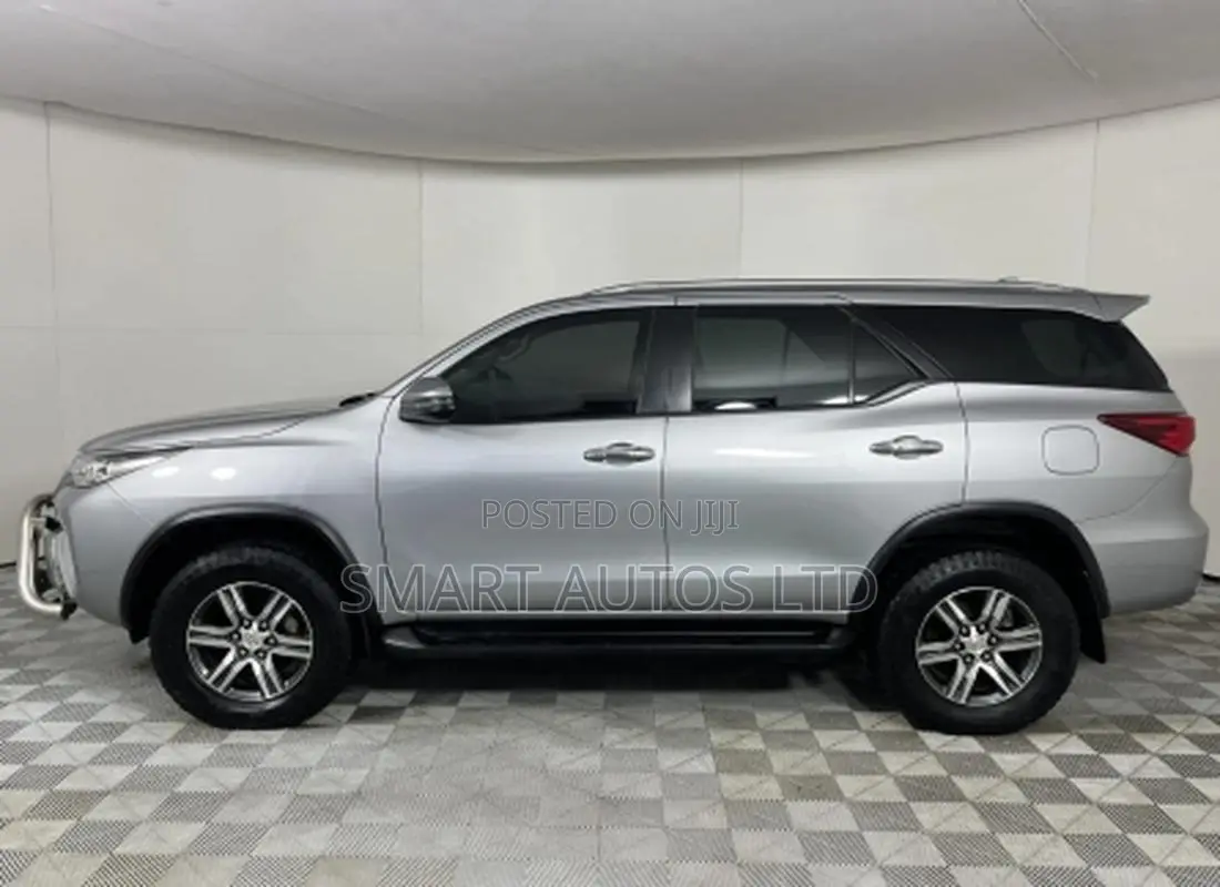 Toyota Fortuner 2019 Silver