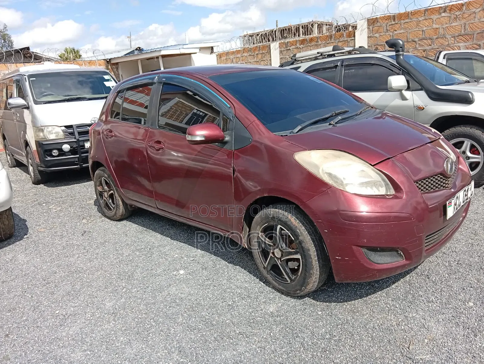 Toyota Vitz 1.3 AWD 5dr 2010 Maroon