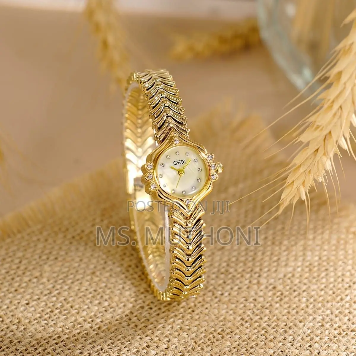 Mother of Pearl Dial Ladies Wrist Watch