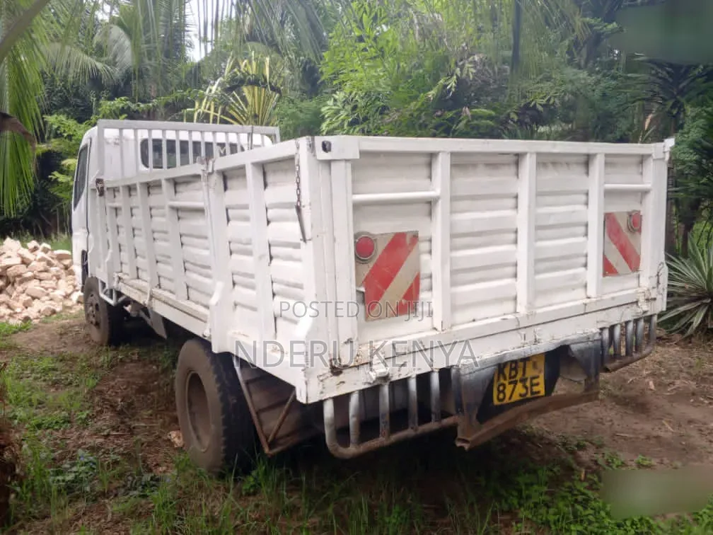 Mitsubishi Canter Fe84 2011 White