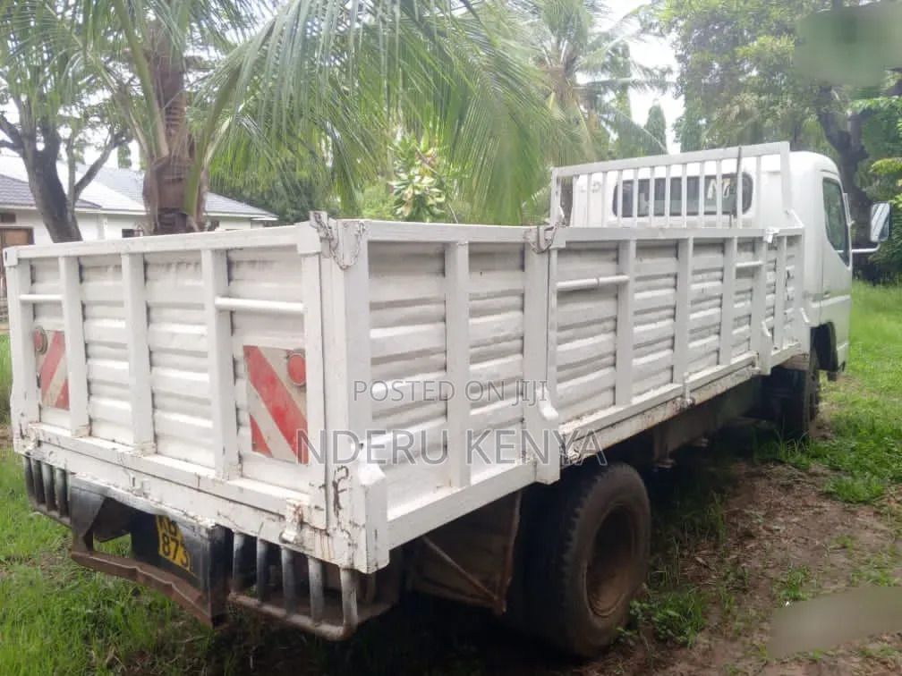 Mitsubishi Canter Fe84 2011 White