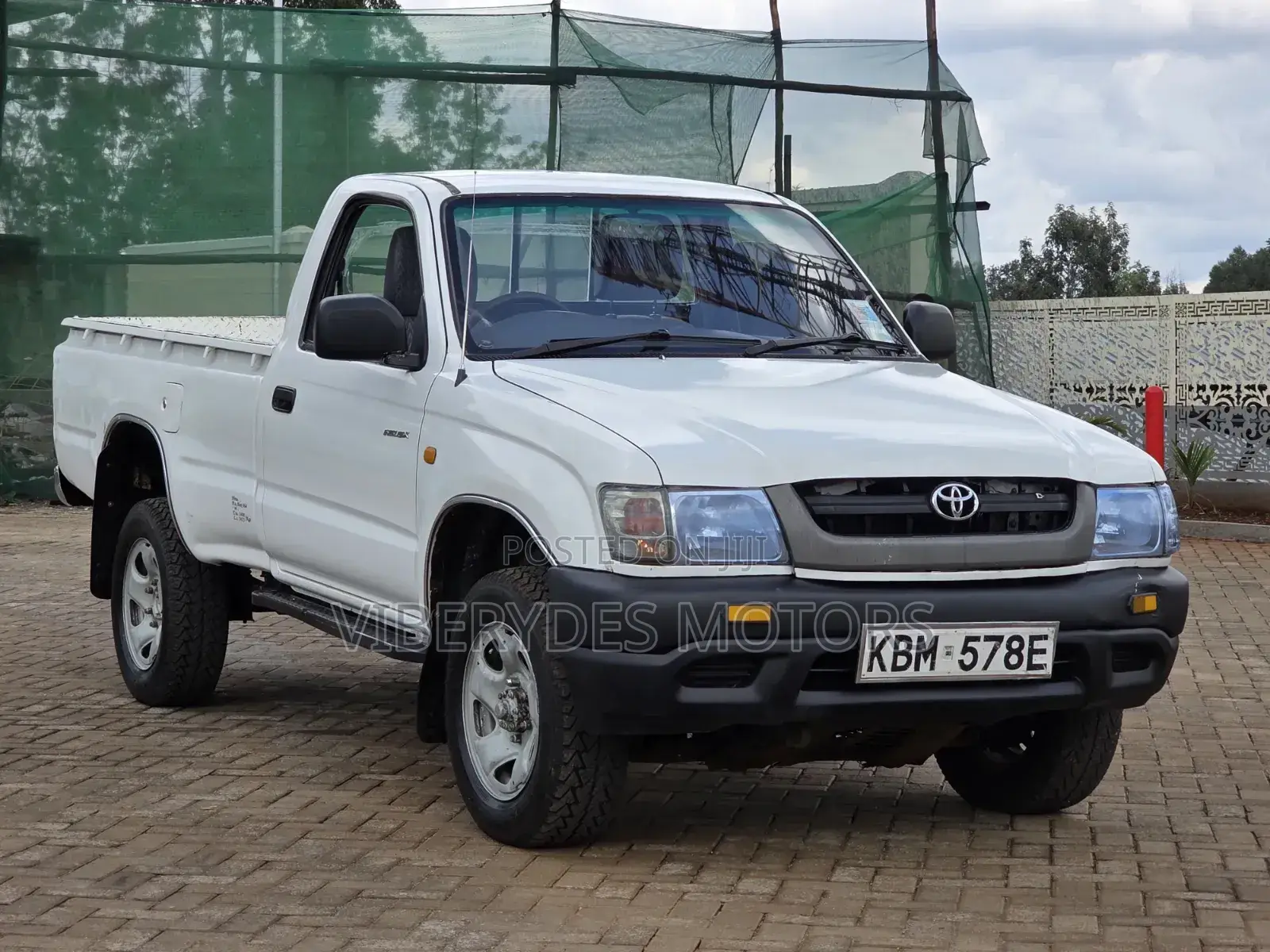 Toyota Hilux 2003 White