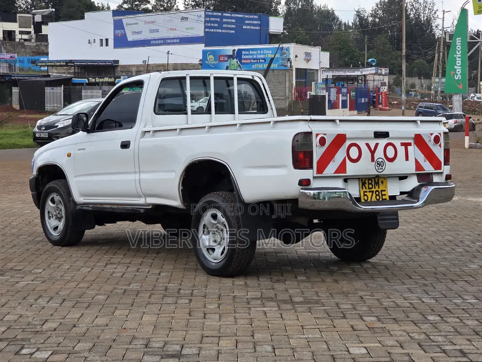 Toyota Hilux 2003 White