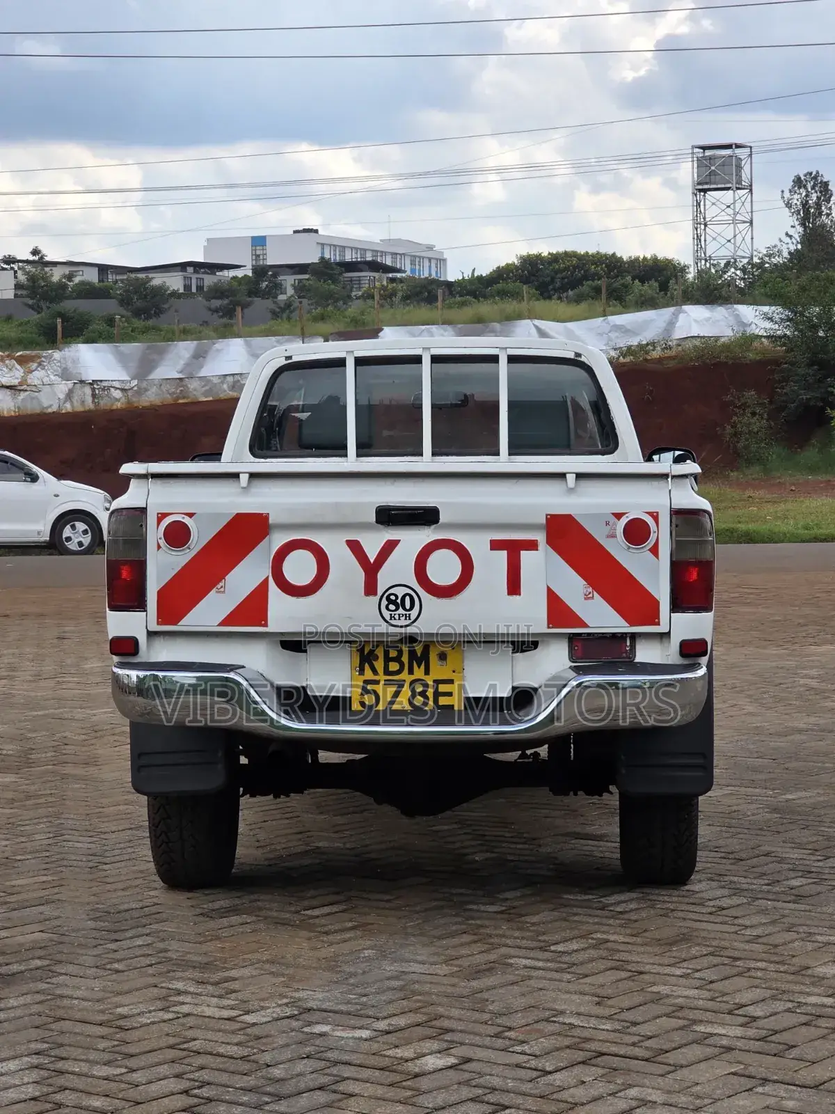 Toyota Hilux 2003 White