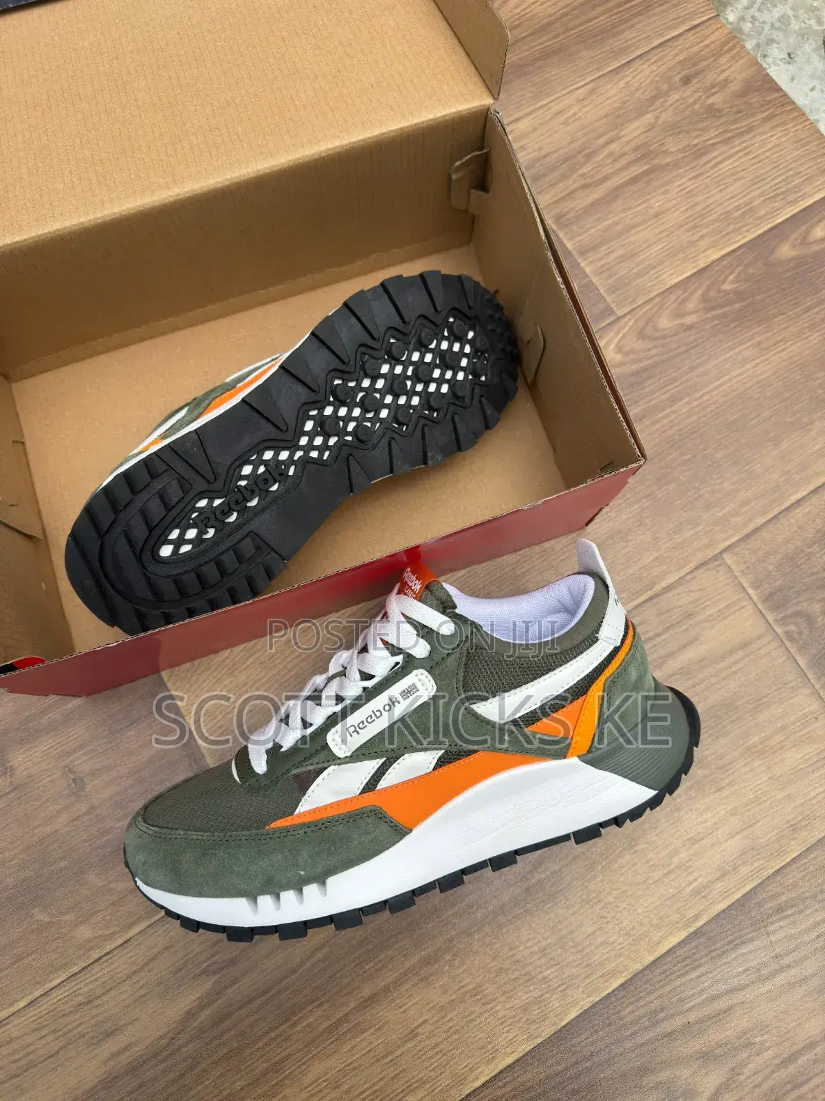 Reebok Classic Sneakers