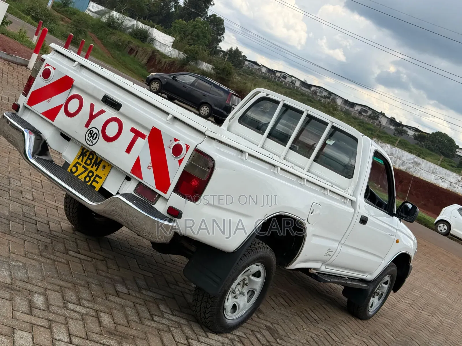 Toyota Hilux 2003 White