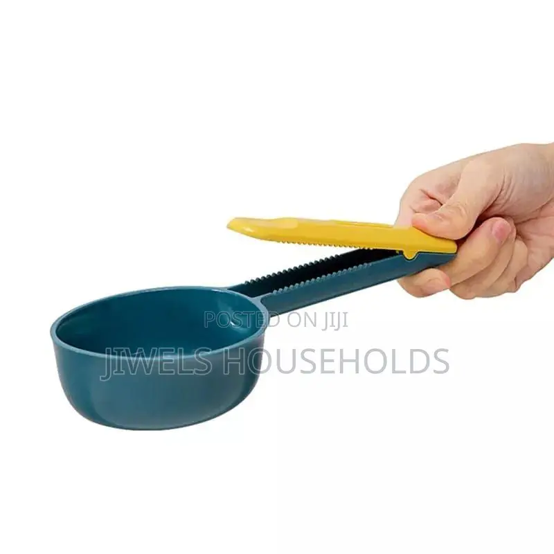 Scooping Spoons With Sealing Clip