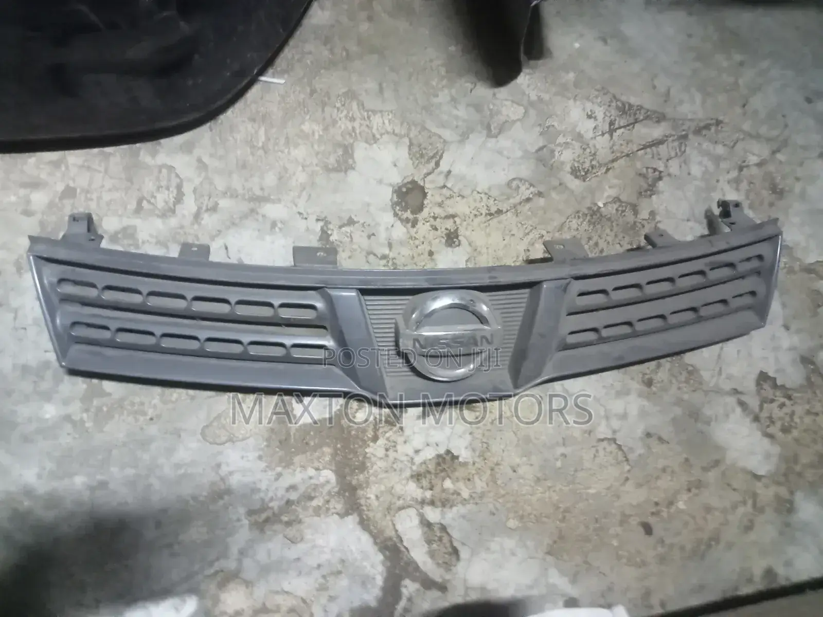 Grille Nissan Wingroad Y12