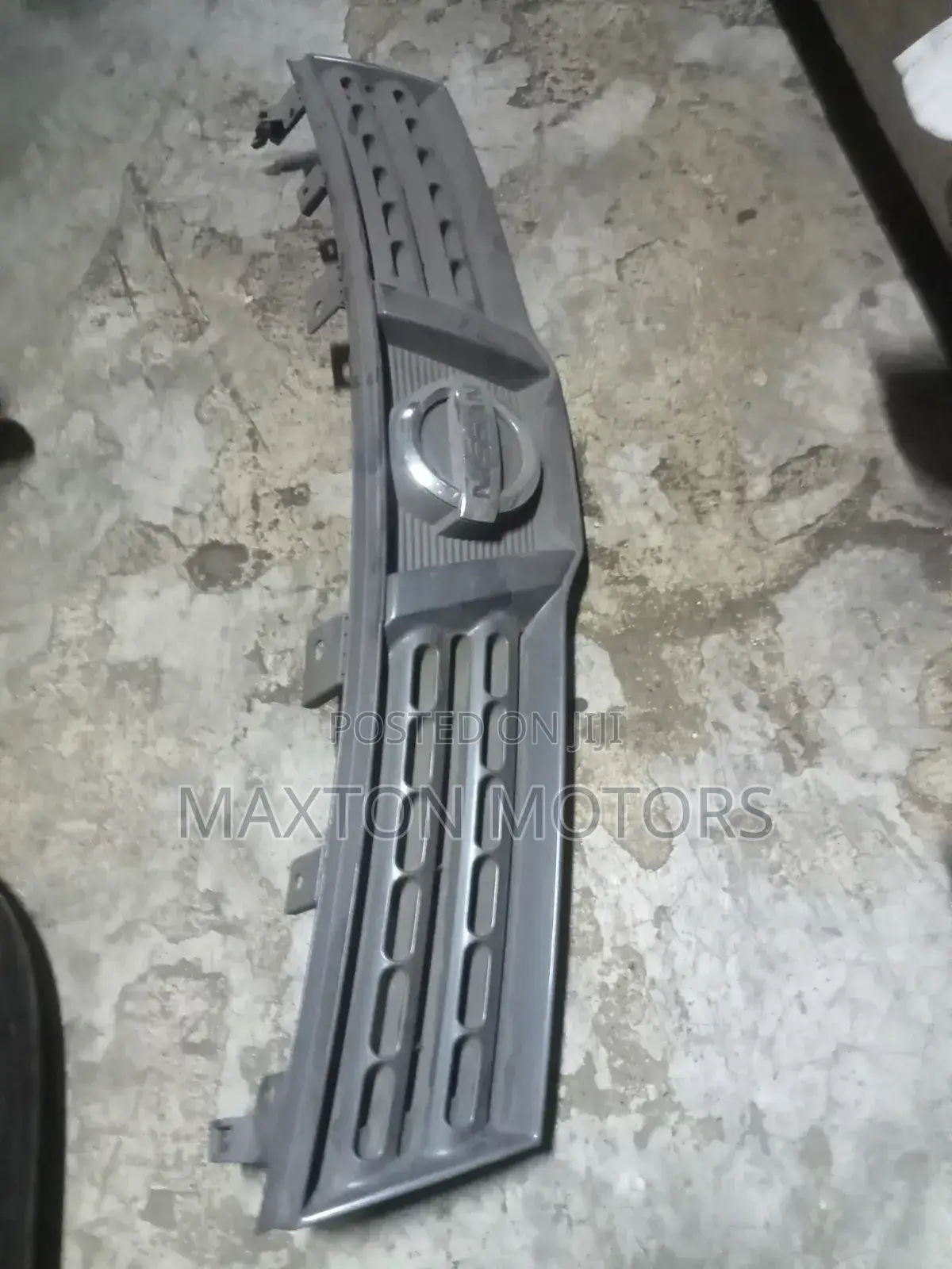 Grille Nissan Wingroad Y12