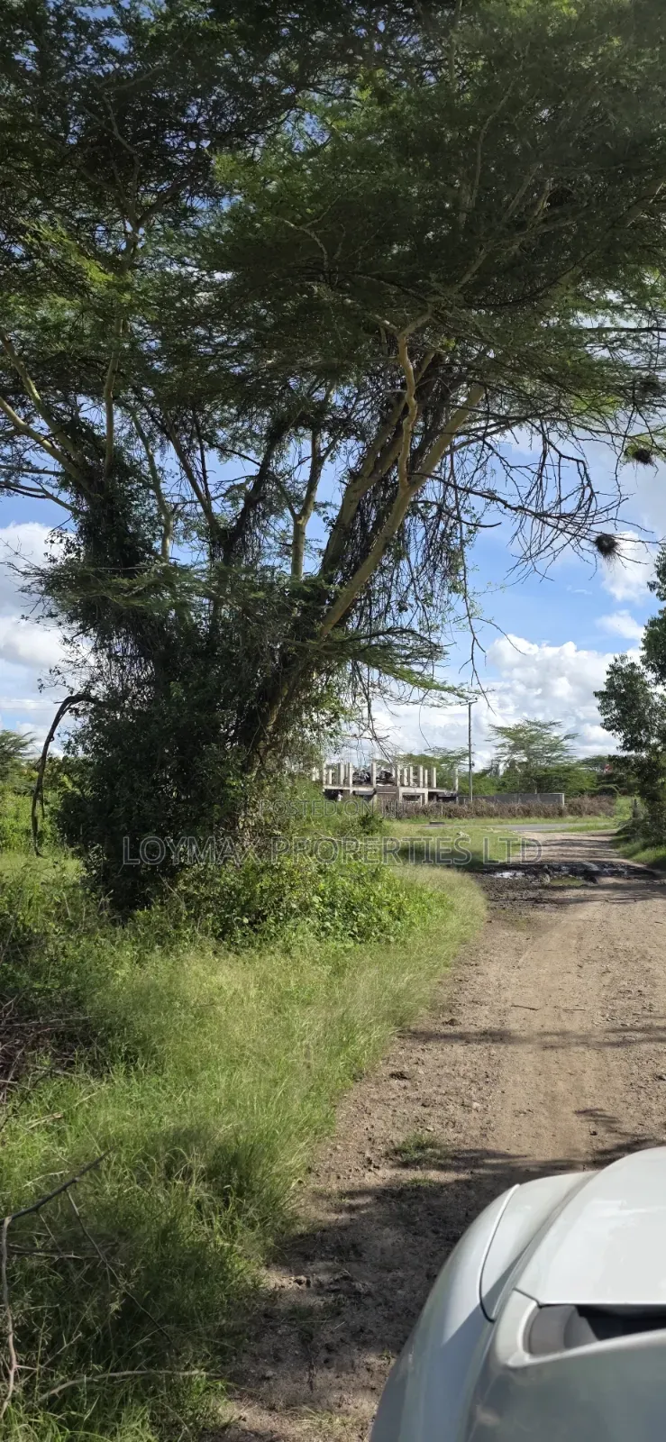 10 Acres Touching Tarmac Isinya on Quick Sale.