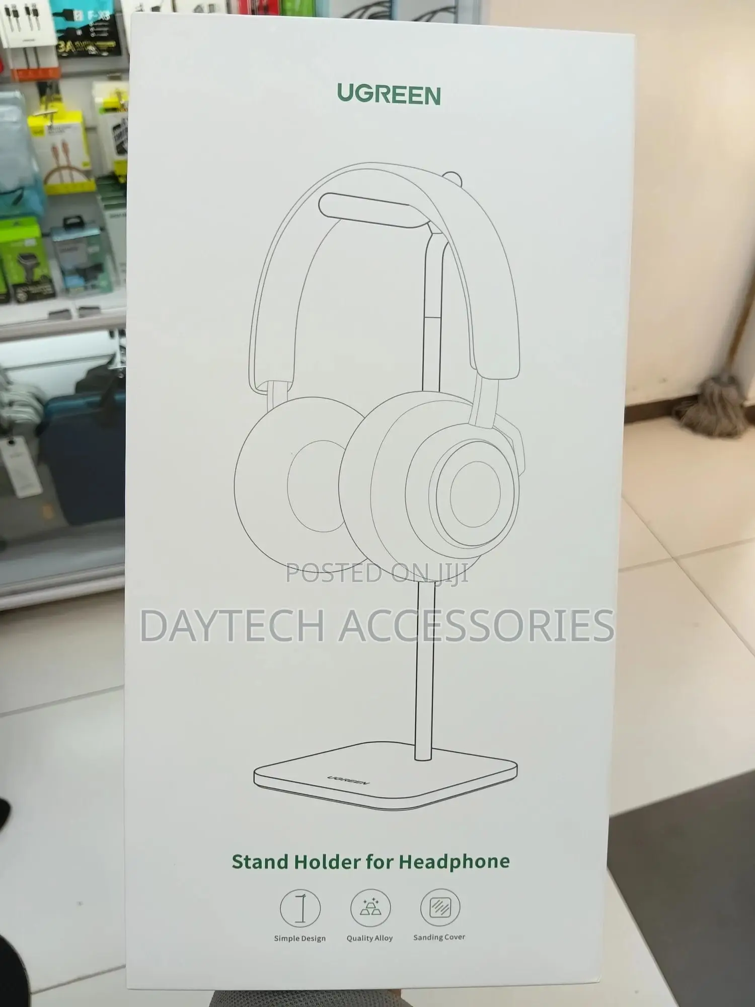This Is a Ugreen Lp143 Aluminum Alloy Desktop Headphone Stand.