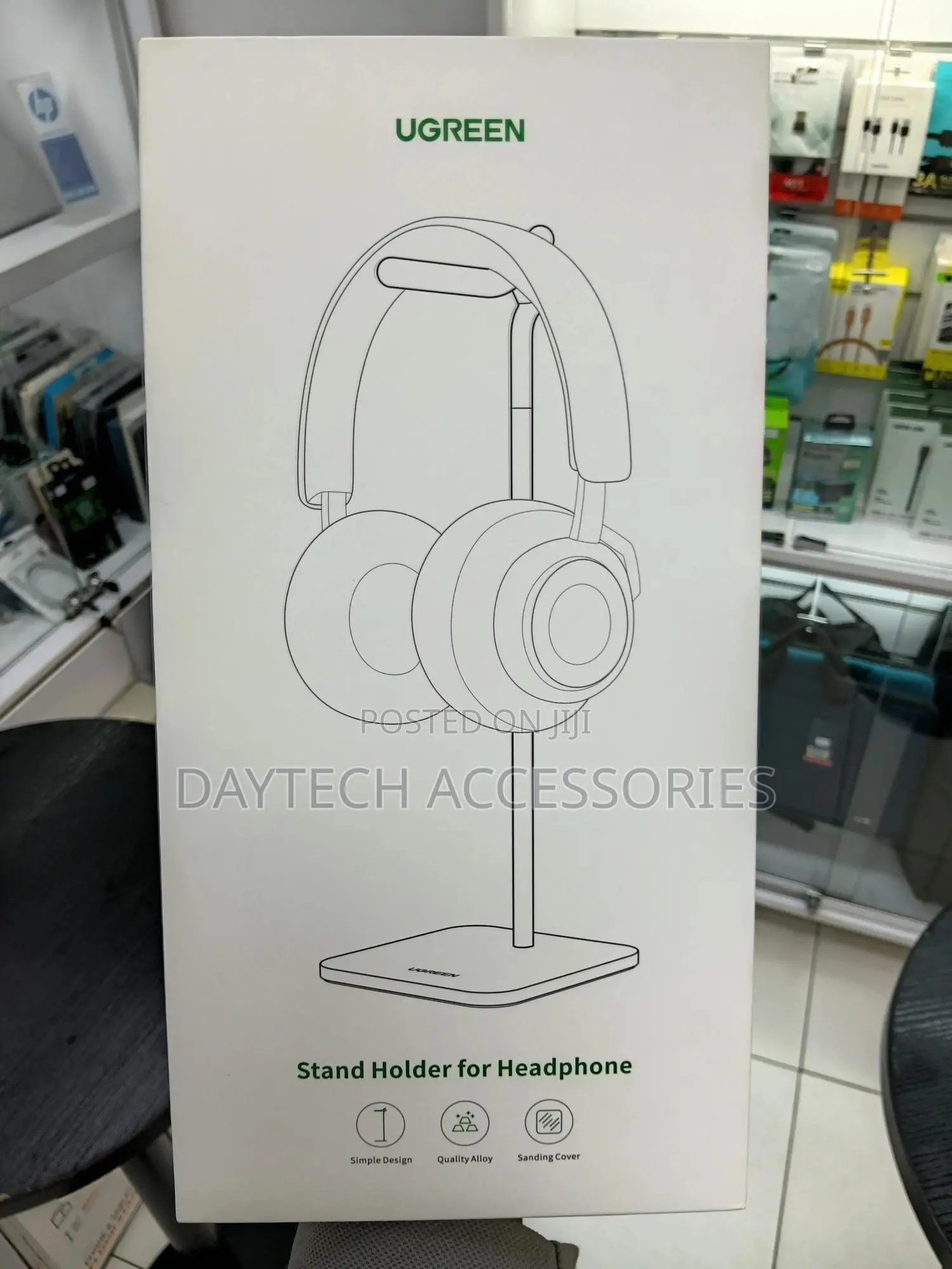 This Is a Ugreen Lp143 Aluminum Alloy Desktop Headphone Stand.