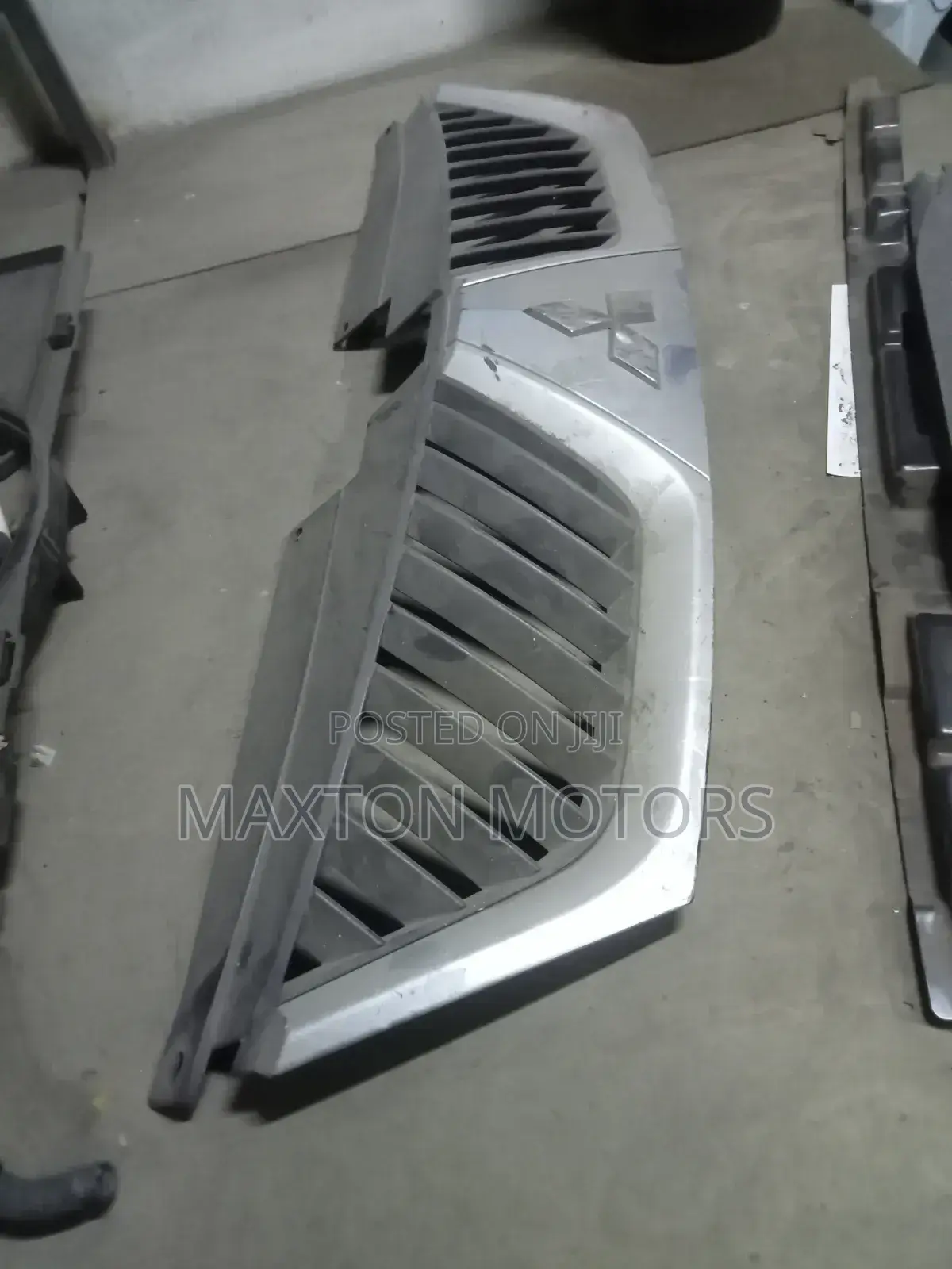 Outlander 2008 Grille